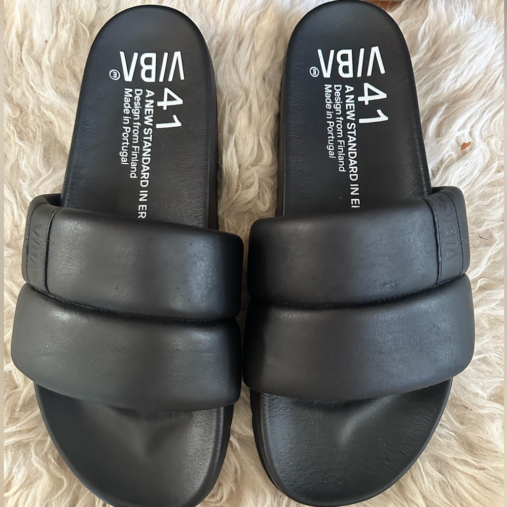 VIBAe Leather Preto Black Slides